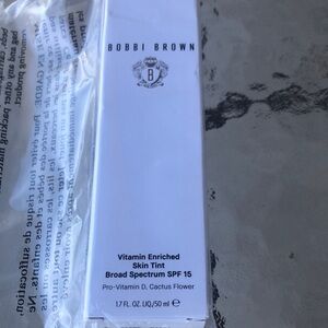 Bobbi Brown Vitamin Enriched Skin Tinted Moisturizer SPF 15 - Medium Warm for Wo